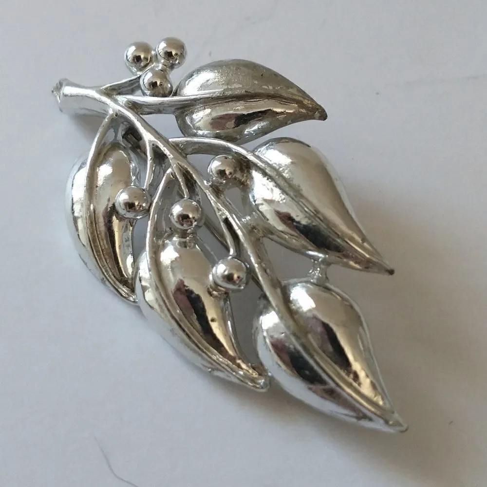 SARAH COVENTRY Berry Leaf Brooch Branch Pin VTG ‎ Silent Spring Silver Tone 1970